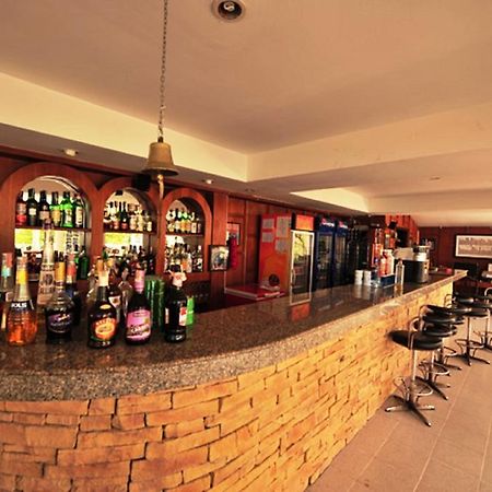 Karon Cliff Contemporary Boutique Bungalows Hotel Restoran gambar