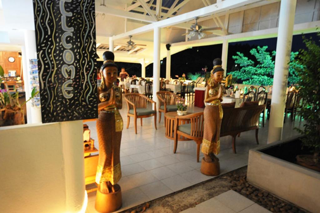 Karon Cliff Contemporary Boutique Bungalows Hotel Restoran gambar