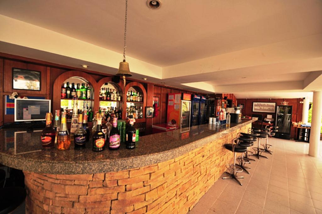 Karon Cliff Contemporary Boutique Bungalows Hotel Restoran gambar
