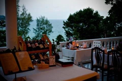 Karon Cliff Contemporary Boutique Bungalows Hotel Restoran gambar